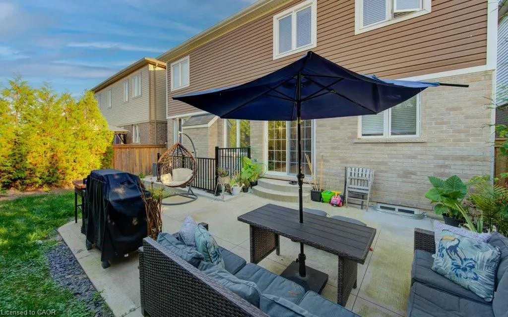 231 Grovehill Crescent