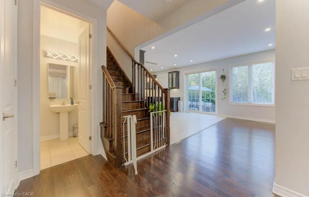 231 Grovehill Crescent