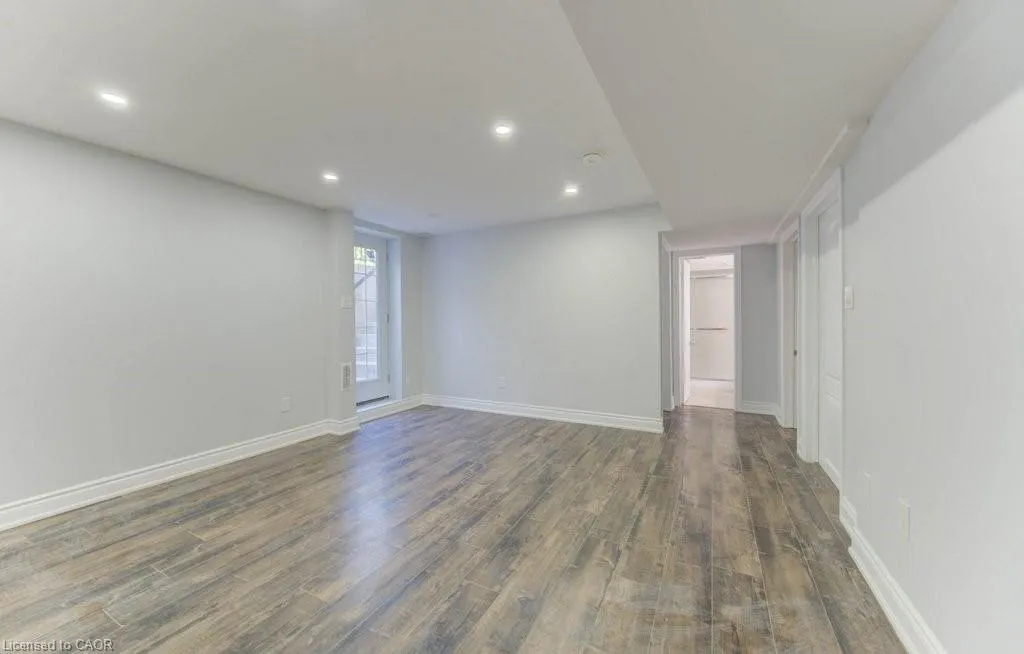 231 Grovehill Crescent