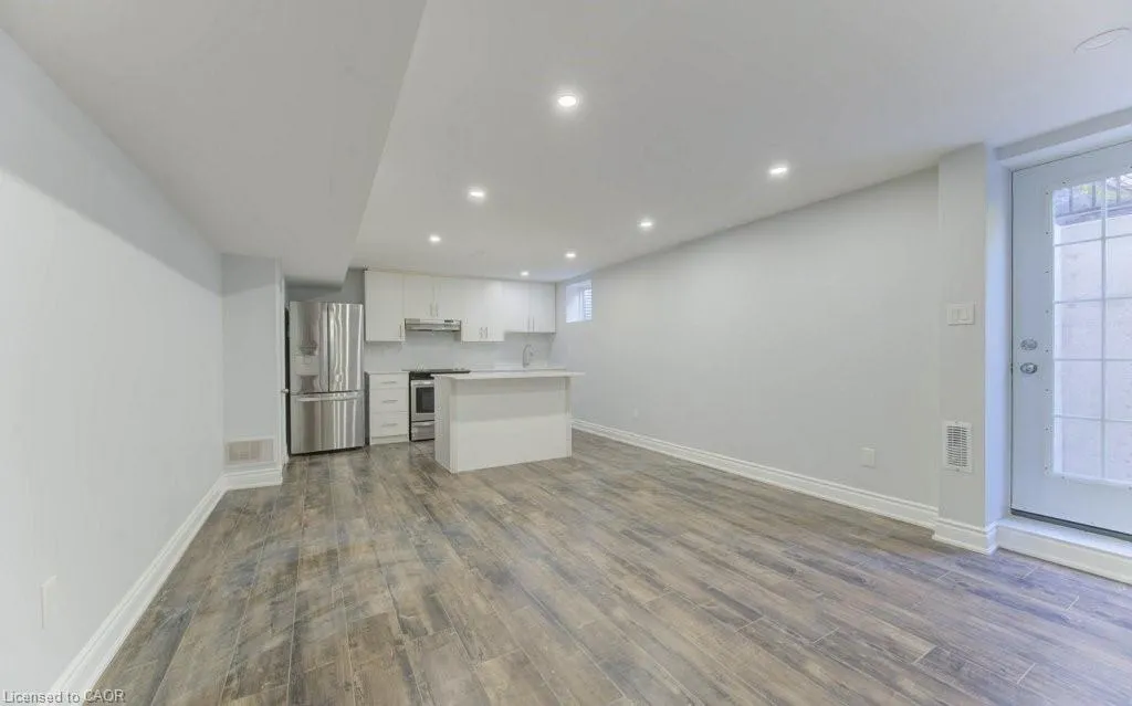 231 Grovehill Crescent