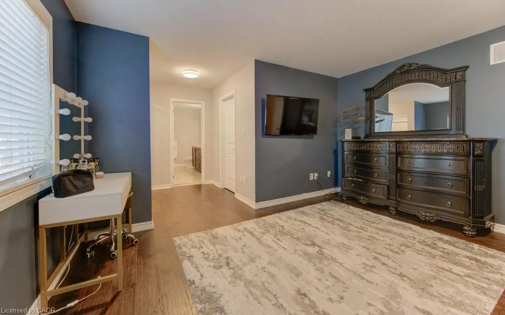231 Grovehill Crescent