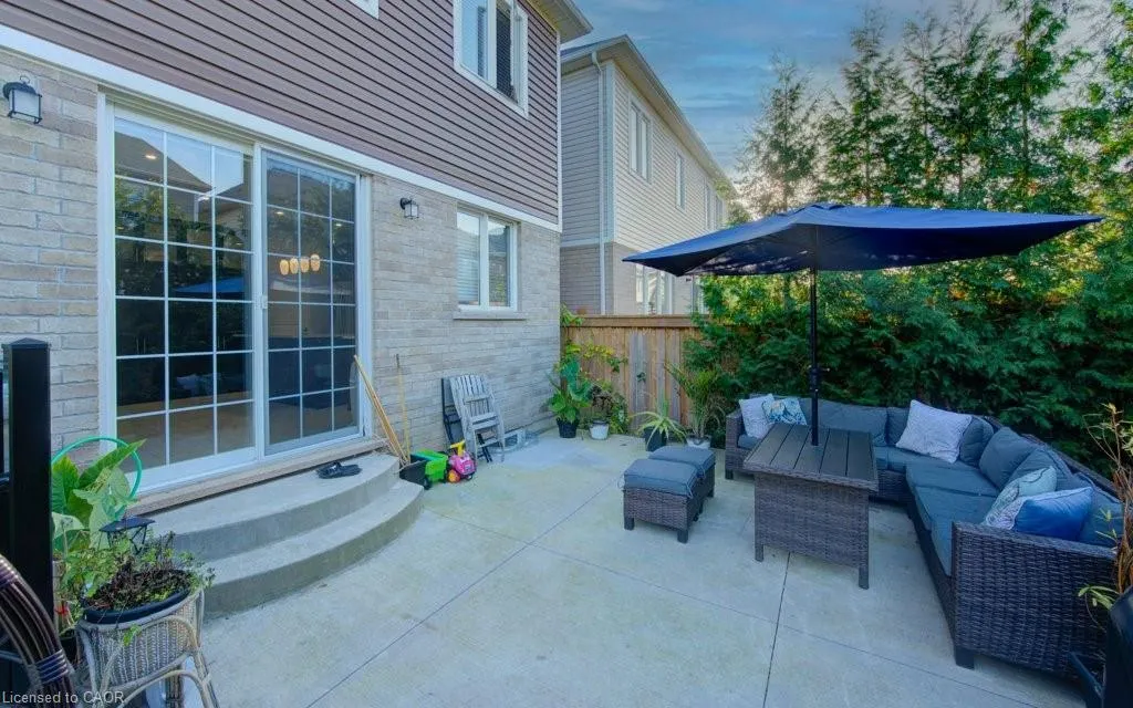 231 Grovehill Crescent