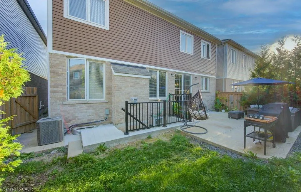 231 Grovehill Crescent
