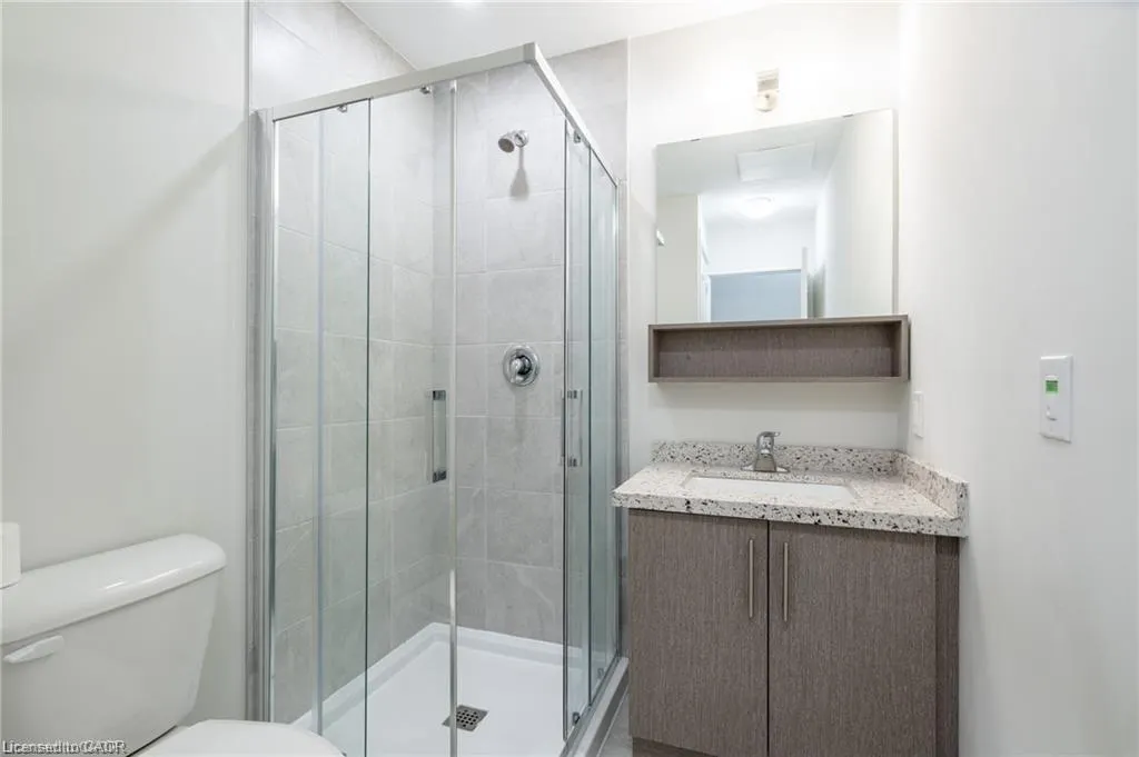 2750 King Street E, #105