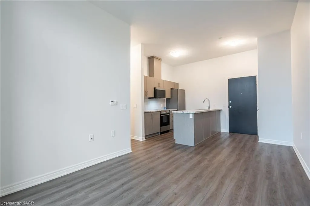 2750 King Street E, #105