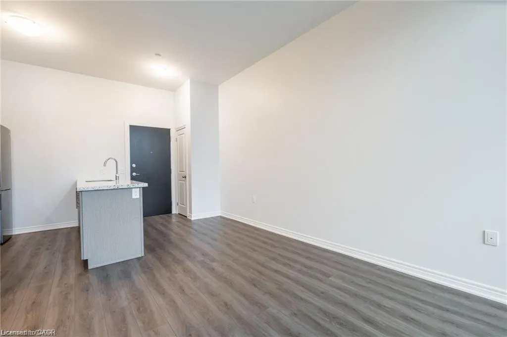2750 King Street E, #105