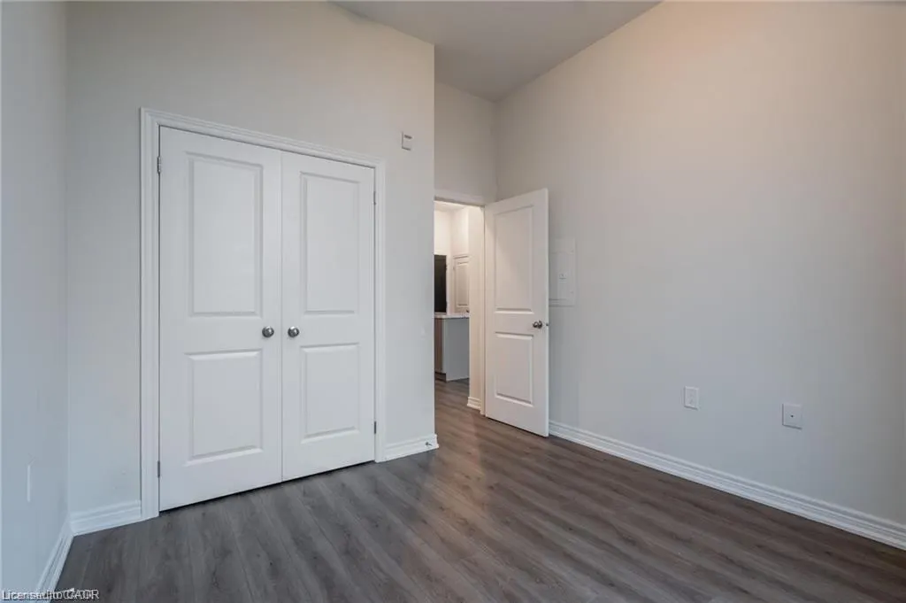 2750 King Street E, #105
