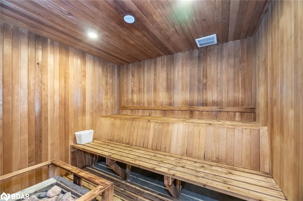 225 Harvard Place, #804