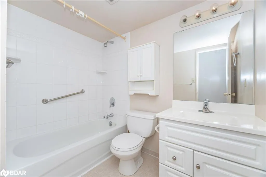 225 Harvard Place, #804