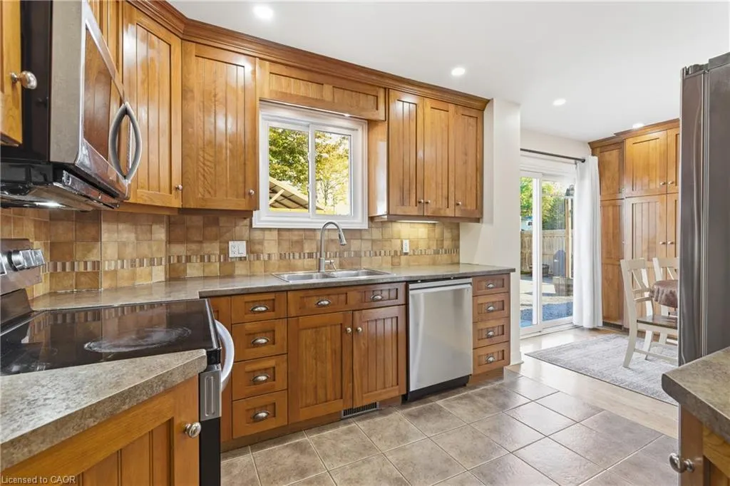 23 Glengrove Avenue