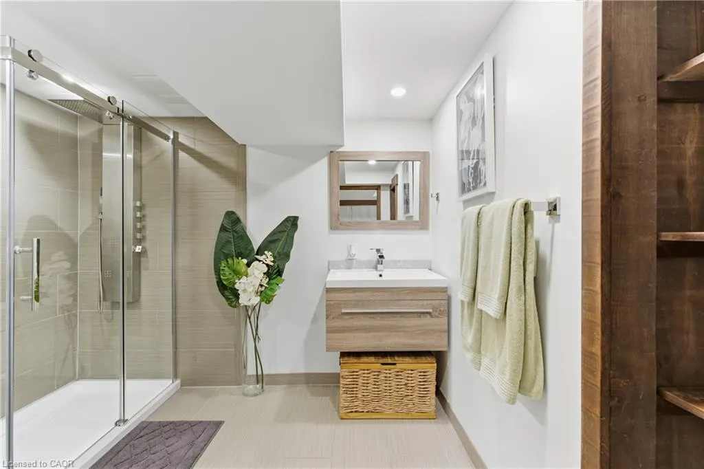 23 Glengrove Avenue
