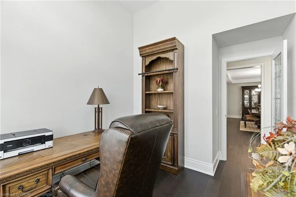 15 Robarts Drive