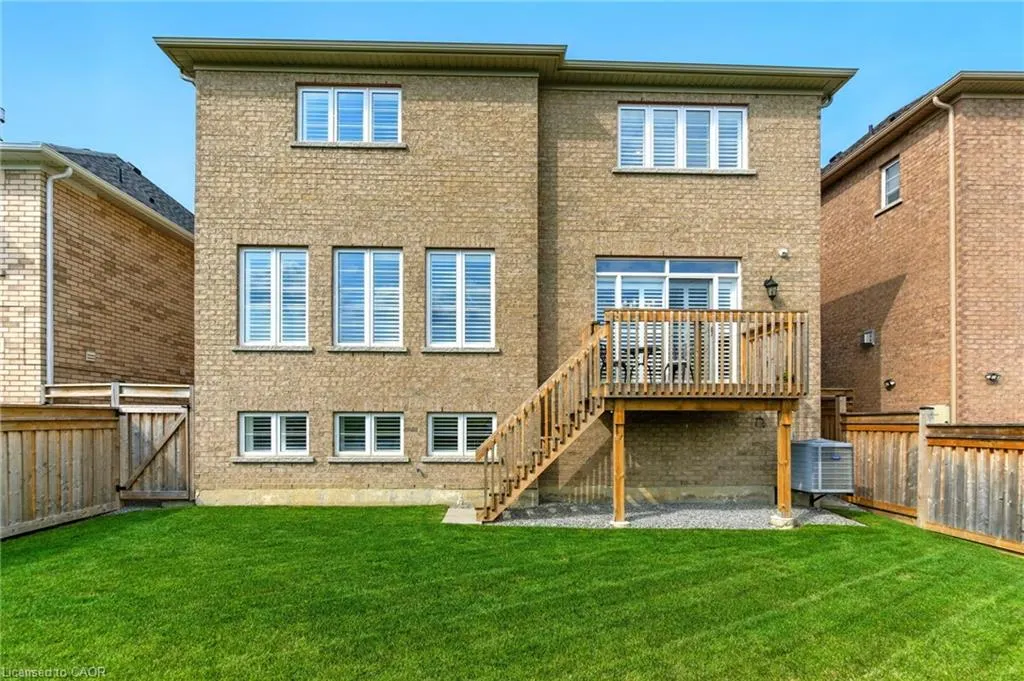 15 Robarts Drive