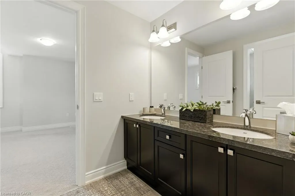 15 Robarts Drive
