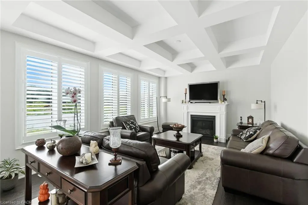 15 Robarts Drive