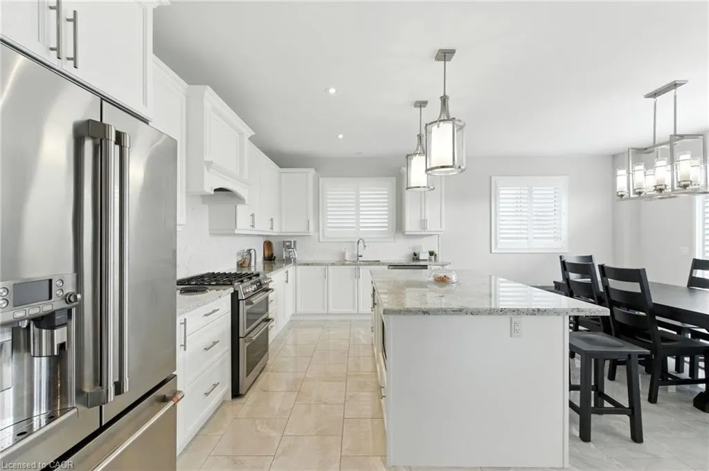 15 Robarts Drive