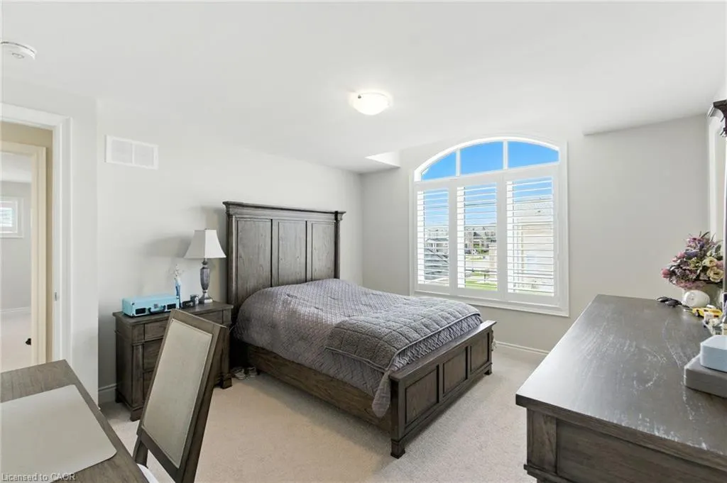 15 Robarts Drive