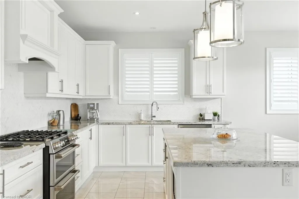 15 Robarts Drive
