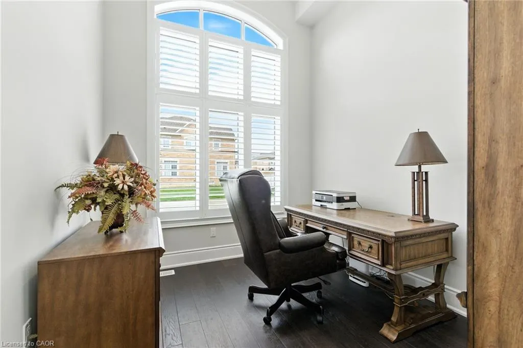 15 Robarts Drive