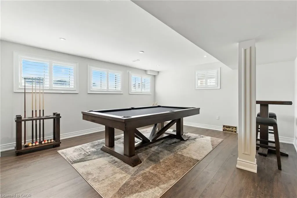 15 Robarts Drive
