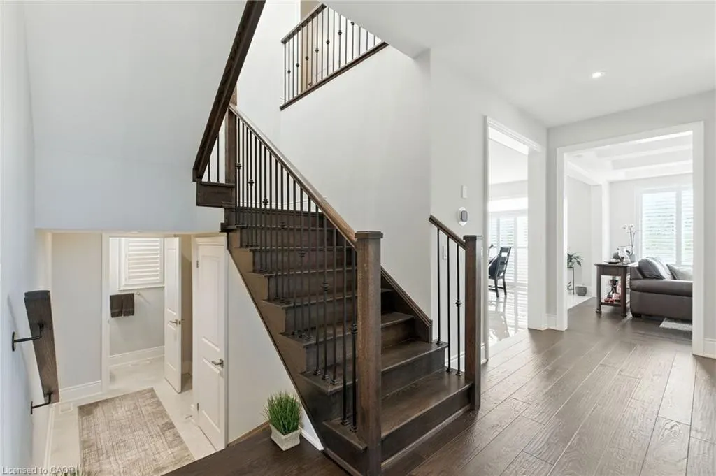 15 Robarts Drive