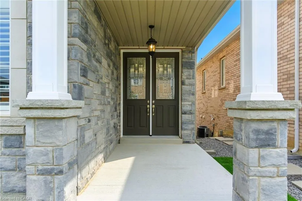 15 Robarts Drive