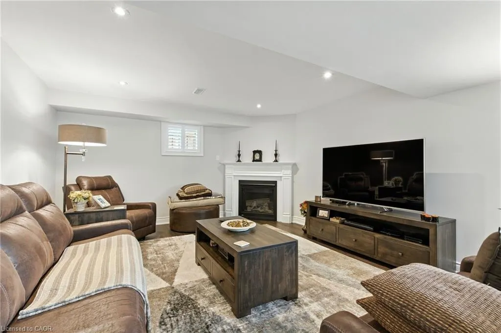 15 Robarts Drive