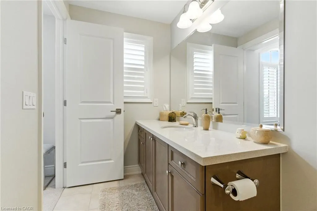 15 Robarts Drive