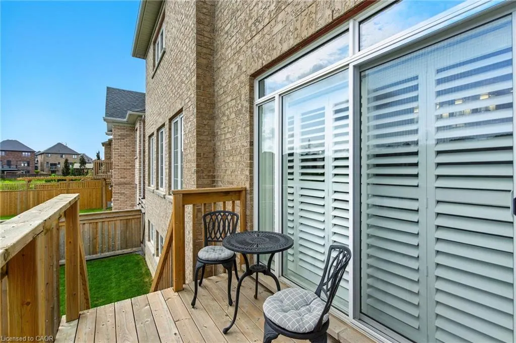 15 Robarts Drive