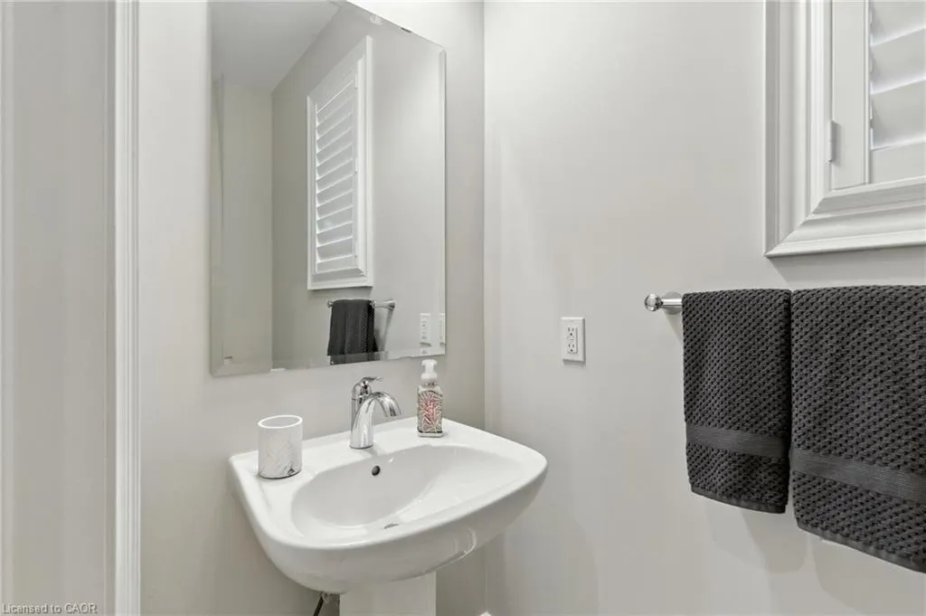 15 Robarts Drive