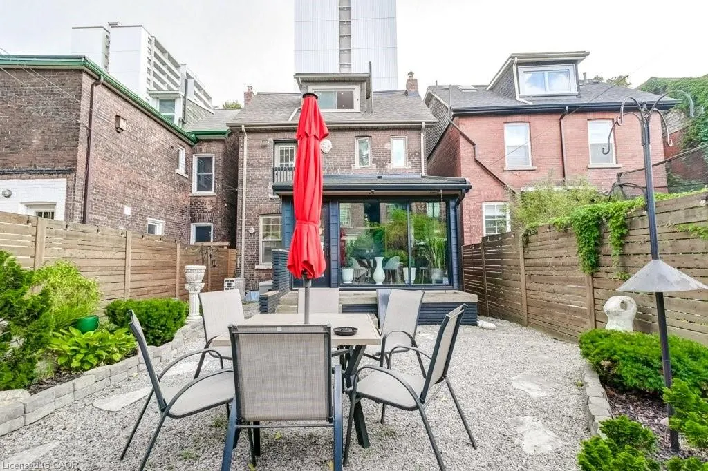 8 Wolfrey Avenue