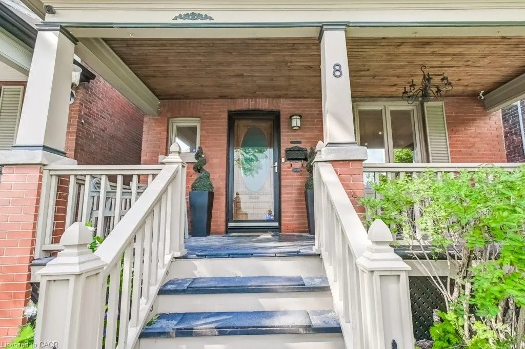 8 Wolfrey Avenue