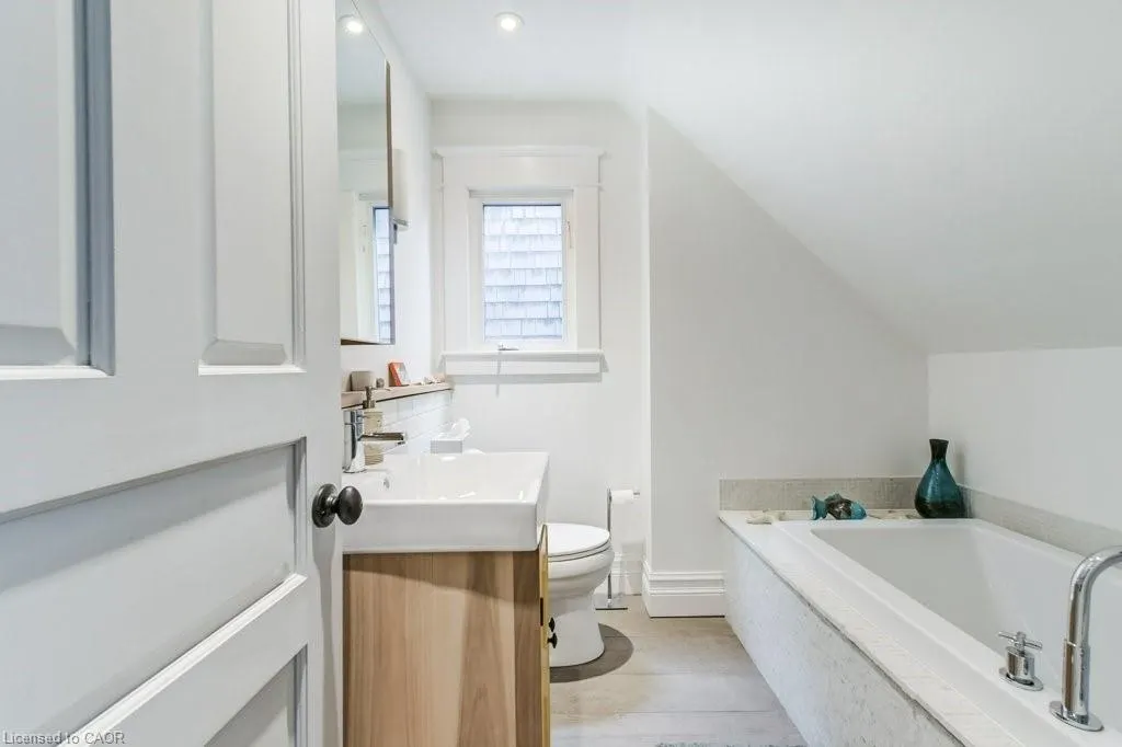 8 Wolfrey Avenue
