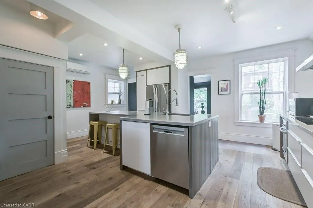 8 Wolfrey Avenue