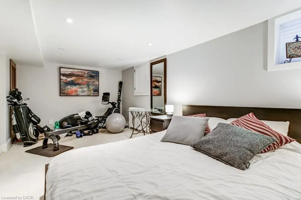 8 Wolfrey Avenue