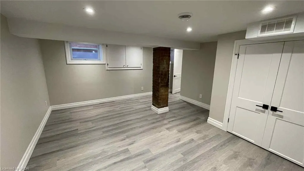 123 Robinson Street, #4