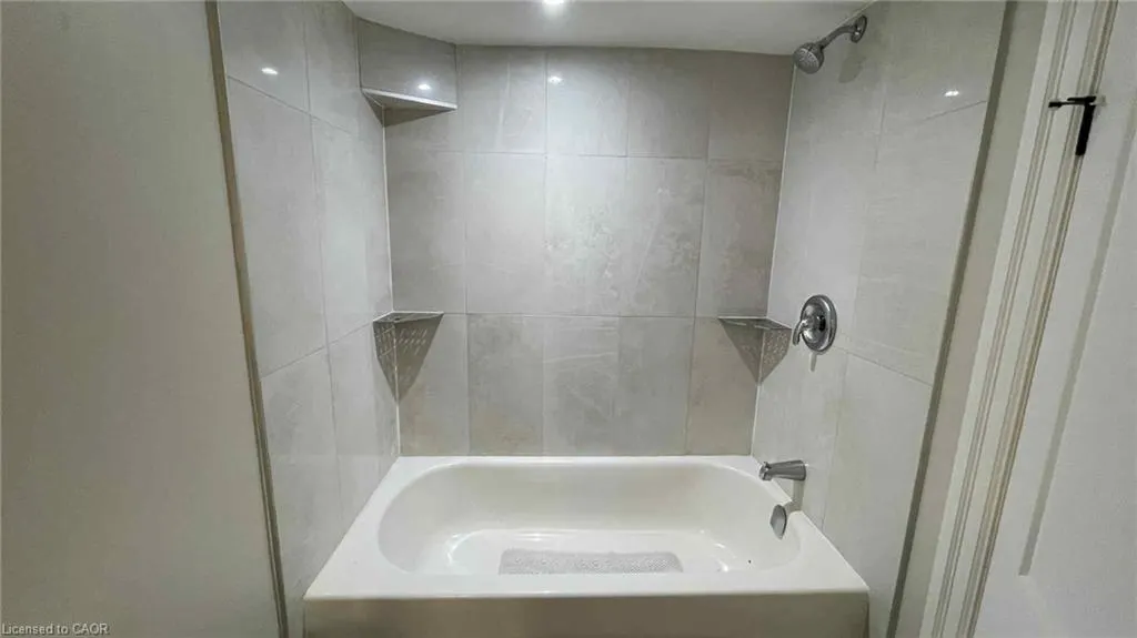 123 Robinson Street, #4