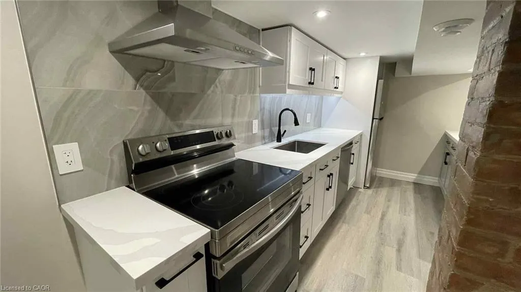 123 Robinson Street, #4