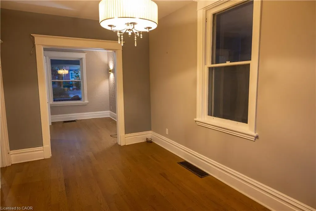 21 Sunset Avenue