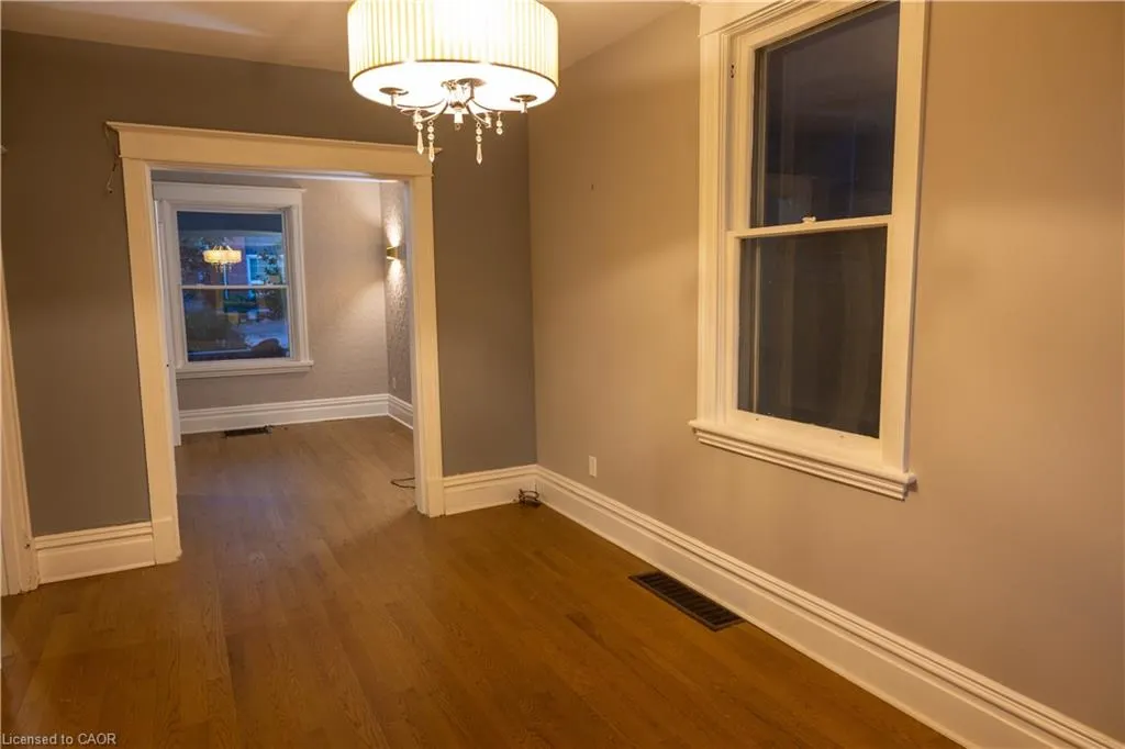 21 Sunset Avenue
