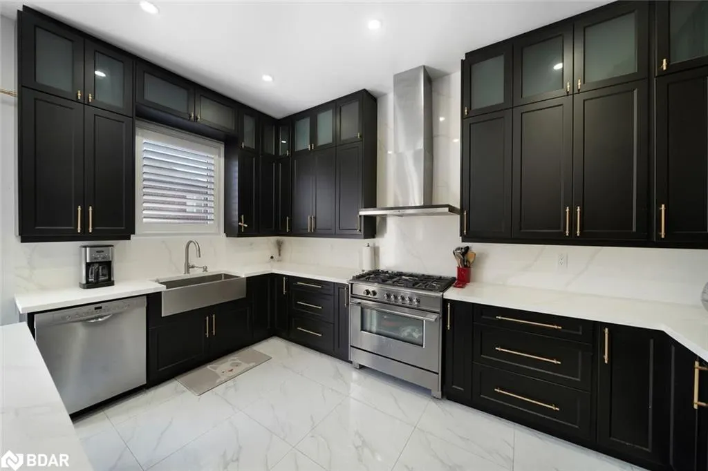 1239 Peelar Crescent