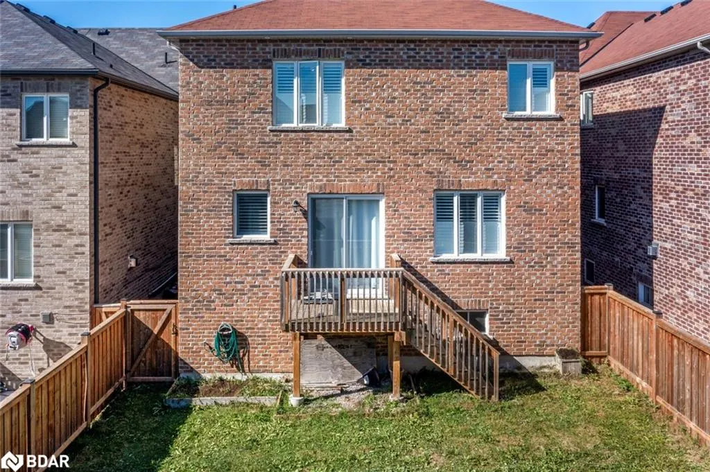 1239 Peelar Crescent