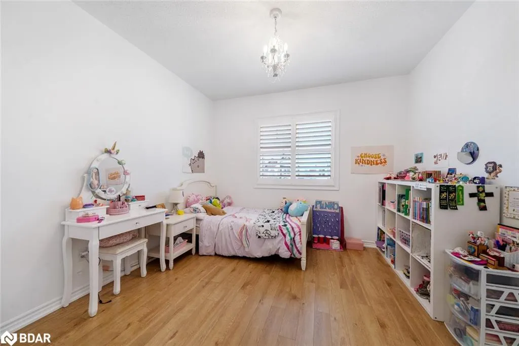 1239 Peelar Crescent