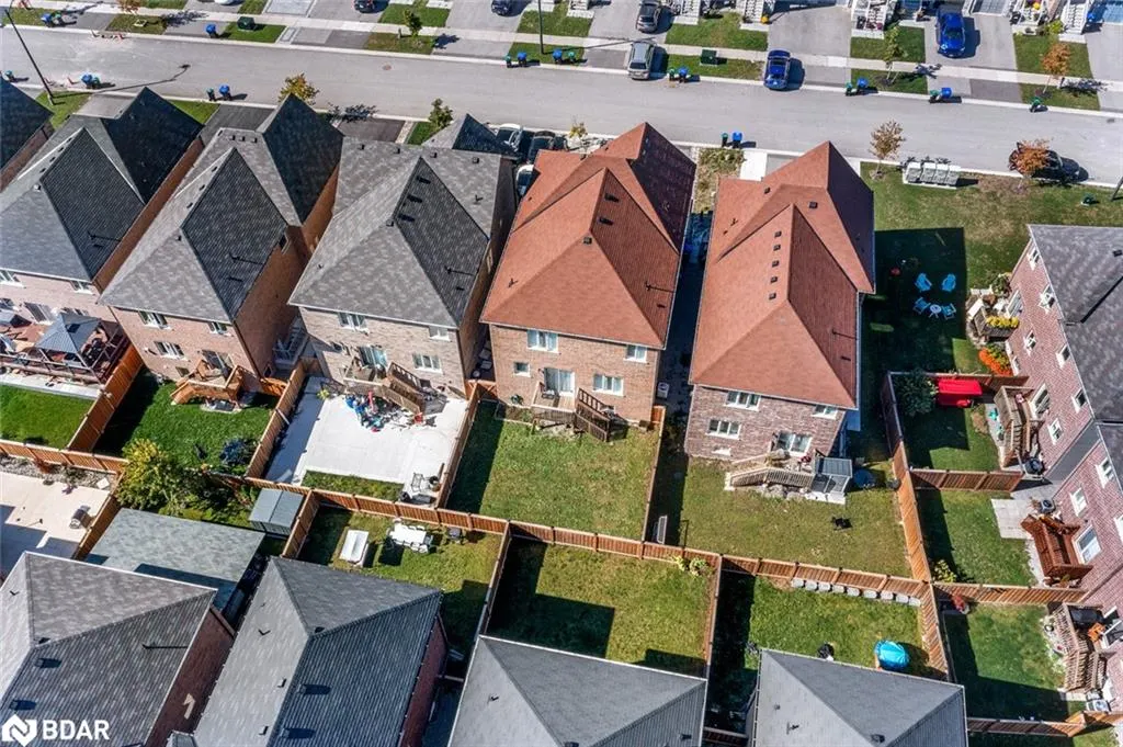 1239 Peelar Crescent