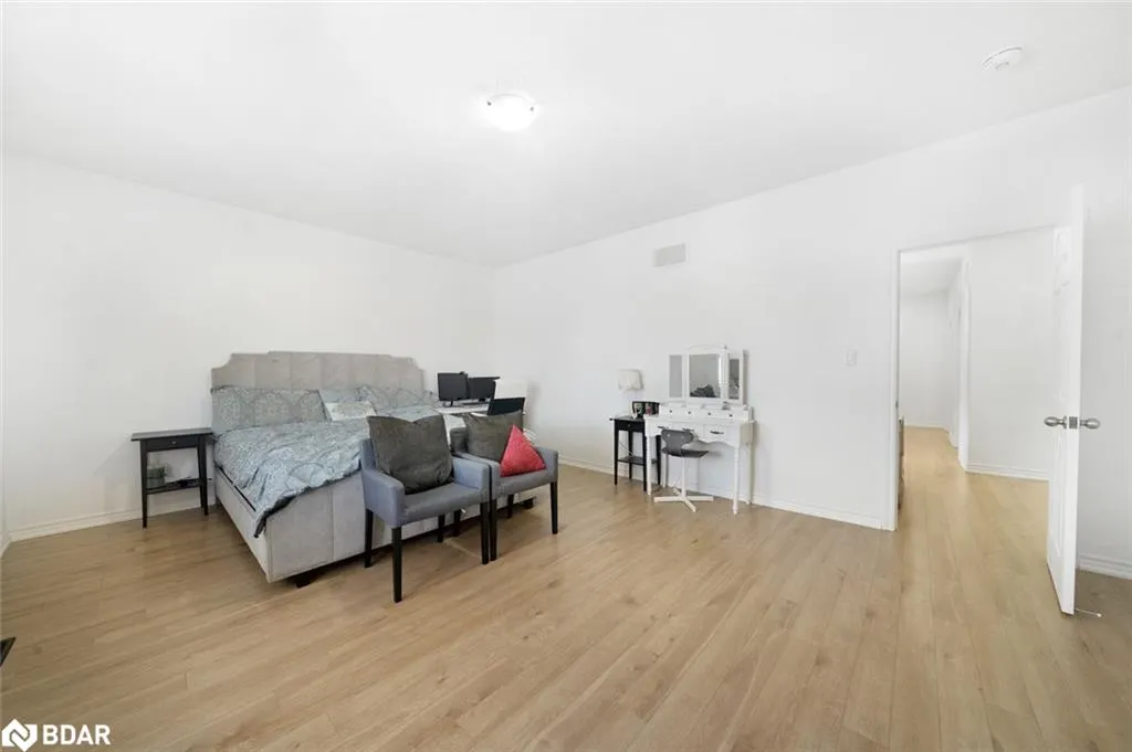 1239 Peelar Crescent