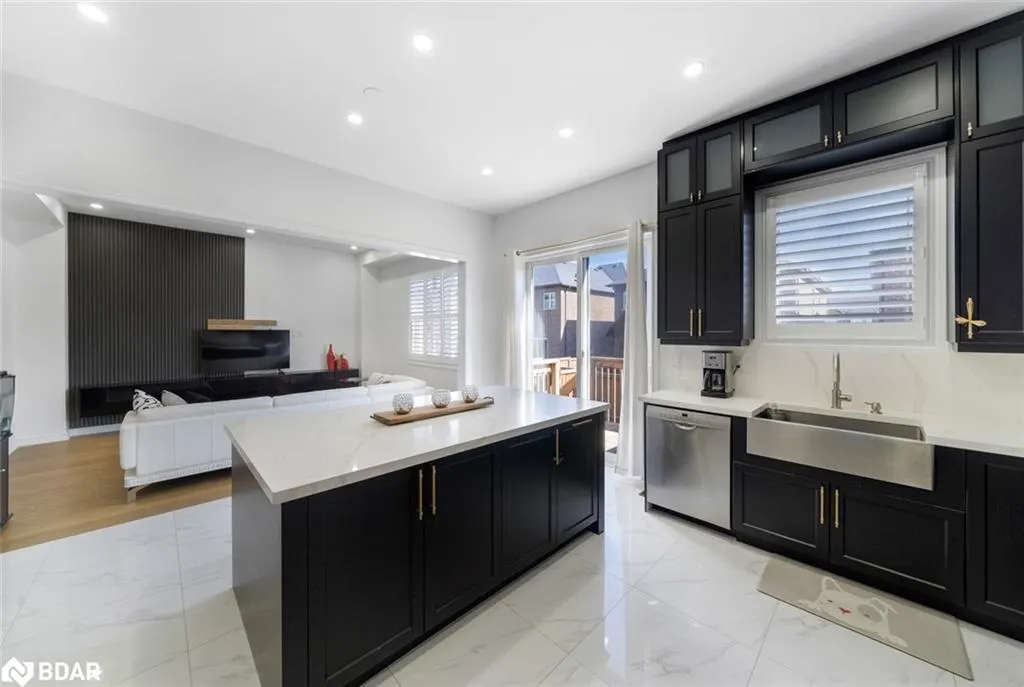 1239 Peelar Crescent