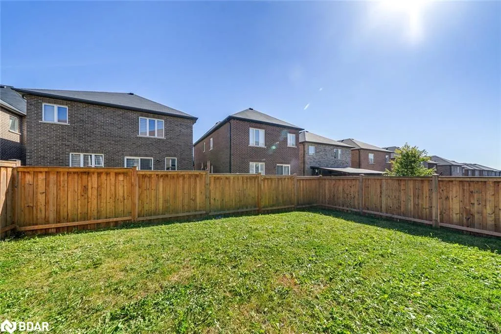 1239 Peelar Crescent