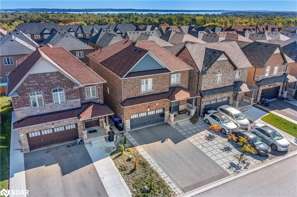 1239 Peelar Crescent