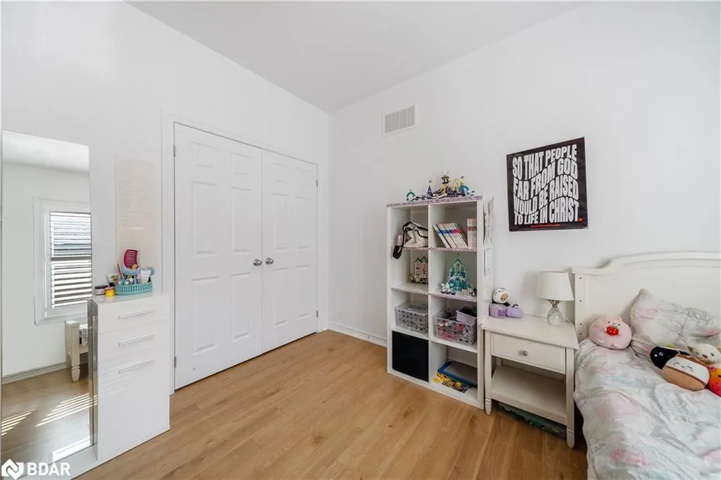 1239 Peelar Crescent