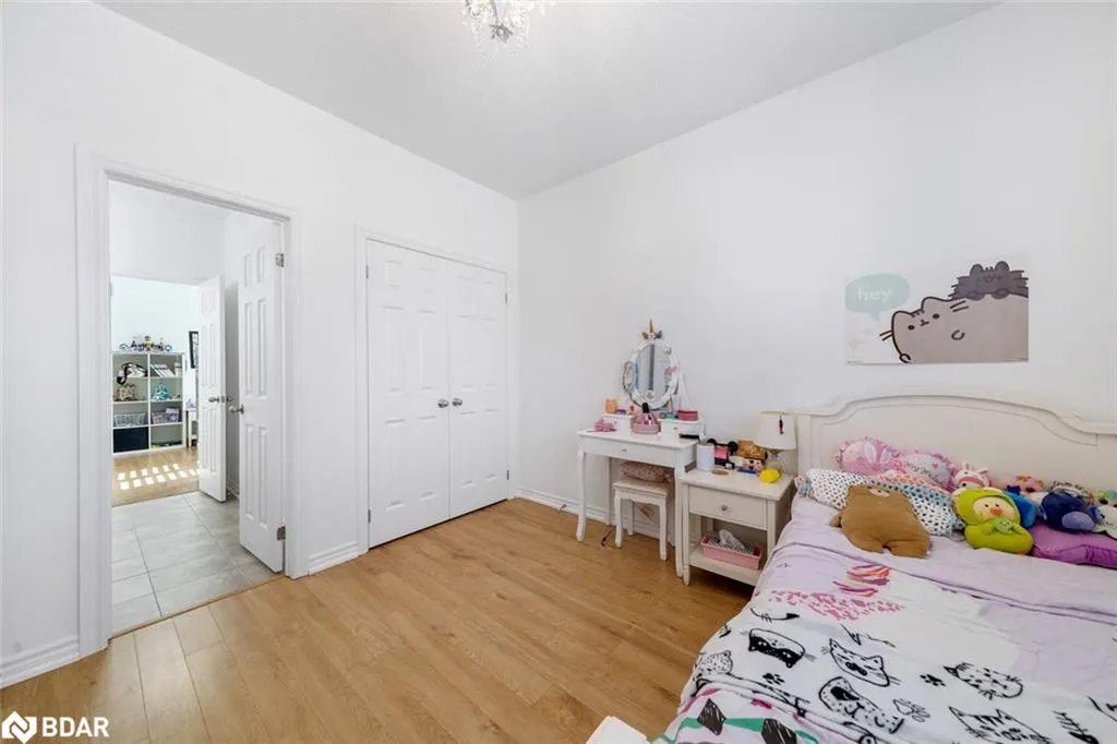 1239 Peelar Crescent